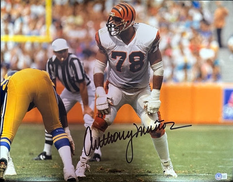 Cincinatti Bengals Anthony Munoz Signed 16x20 with Beckett COA